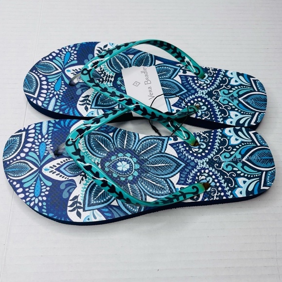 New VERA BRADLEY Blue Island Medallion Flip Flops Size Medium - Picture 3 of 6